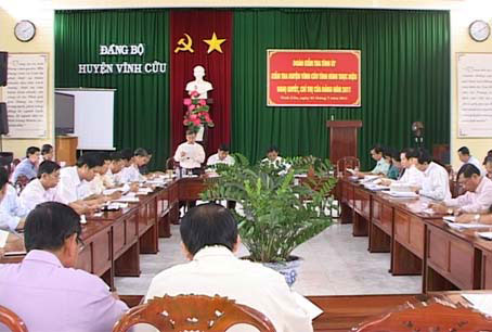 Quang cảnh buổi làm việc