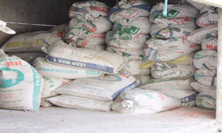 Số xi măng trộm cắp công an thu giữ của vợ chồng Khiêm.