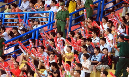 CĐV Hải Phòng trên sân Gò Đậu.  Ảnh: T.L