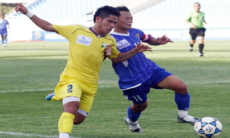 SLNA (trái) quá mạnh so với HN.ACB.      Ảnh: T.L