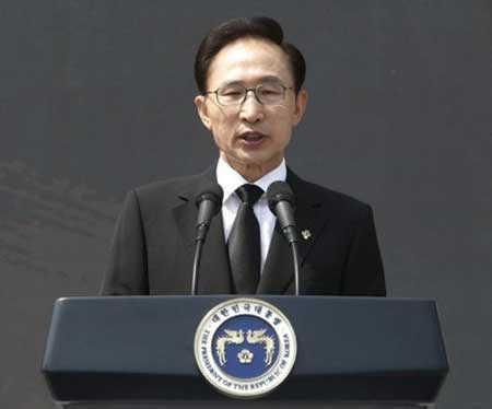 Tổng thống Hàn Quốc Lee Myung-Bak kêu gọi Triều Tiên hợp tác hướng đến hòa bình và thịnh vượng chung.
