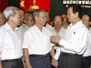 PM Nguyen Tan Dung meets voters (Source: VNA)