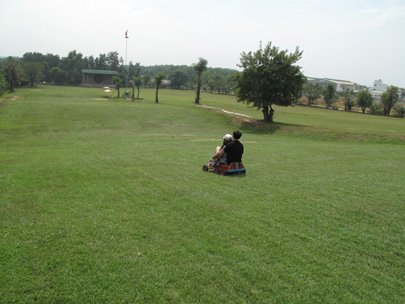 Go-karting is popular with young visitors in Vuon Xoai.