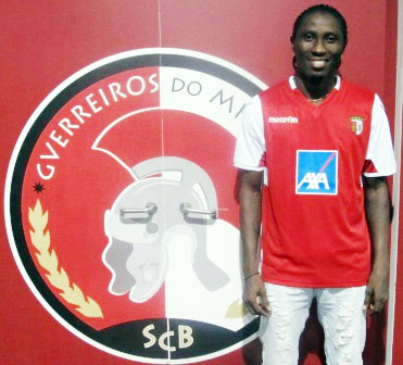 Samson ra mắt Braga. Ảnh: T.L