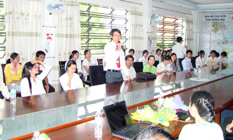 Nhờ vay vốn tín dụng, nhiều HS-SV có cơ hội được đi học, nâng cao kiến thức. Trong ảnh: Sinh viên Trường đại học kỹ thuật công nghệ Đồng Nai trong một buổi hội thảo.  Ảnh: Công Nghĩa