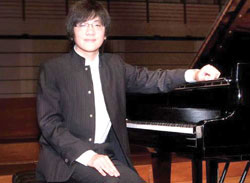 Luu Hong Quang has won top prize at the Lev Vlassenko Piano Competition held in Australia, a prestigious contest for piano artists and students in the Asia-Pacific region