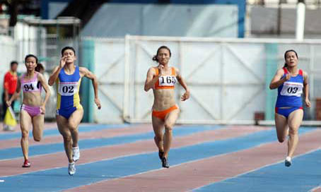 VĐV Nguyễn Thị Thúy (165 - Hà Nội) giành HCV nội dung 200m nữ. Ảnh: H.ANH