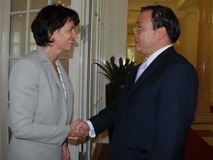 Deputy PM Hoang Trung Hai and Doris Leuthhard, Head of the Swiss Federal Department of Environment, Energy, Transport and Communications