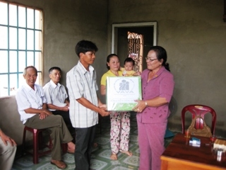 Presenting charity houses to family of AO/dioxin victim in Dinh Quan district. 