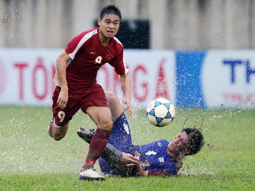 U21 VN (trái) đã giành vé vào chung kết sau khi vượt qua U21 Thái Lan trong một trận đấu nghẹt thở. Ảnh: T.L