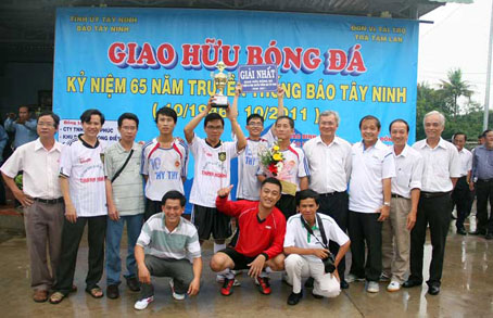 Đội báo Đồng Nai giành giải nhất. Ảnh: H.Anh