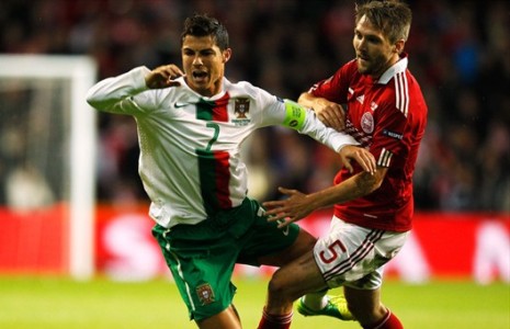 C.Ronaldo đã không thể giúp Bồ Đào Nha tới thẳng Euro 2012 - Ảnh Getty