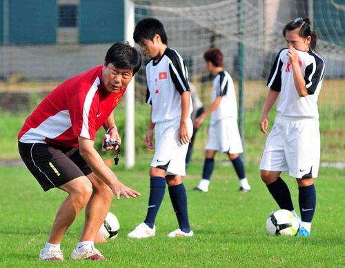 Đội tuyển nữ VN thắng Lào 4-0 giải vô địch Đông Nam Á