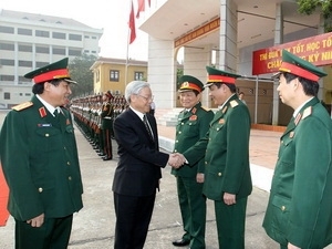 Party General Secretary Nguyen Phu Trong and lecturers of the Academy of Politics (Source: VNA)