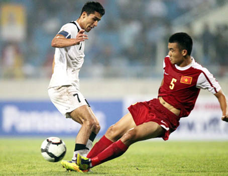 Hoàng Thịnh đang là lựa chọn số 1 cho vị trí tiền vệ trụ. Ảnh: T.L