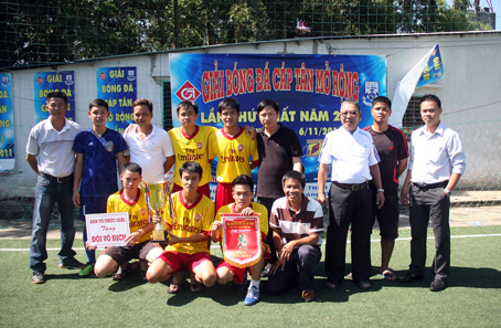 Đội doanh nghiệp tư nhân Tuấn Ngọc đoạt chức vô địch.