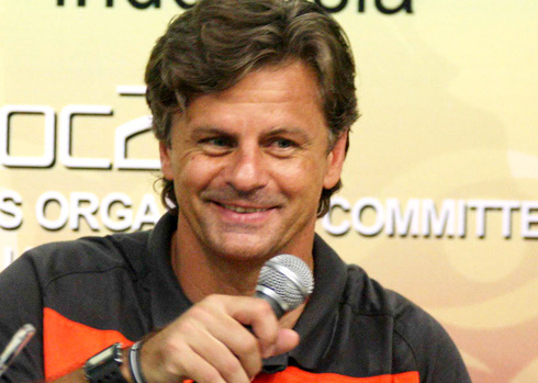 HLV Falko Goetz hài lòng với trận đầu chiến thắng.         Ảnh: T.L