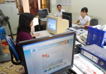 Having no regulation on electronic archives, agencies return to “paper era”
