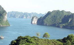 Bầu chọn cho Vịnh Hạ Long: Việc nên làm vì tình yêu Tổ quốc