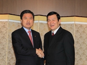 President Truong Tan Sang meets Busan Mayor Hur Nam-sik (Photo: VNA)