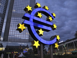 Cảnh báo về thời kỳ suy thoái kinh tế mới trong EU <br>* Thượng viện Italia thông qua các biện pháp ổn định nền kinh tế