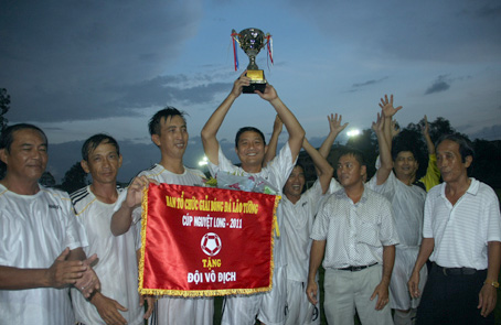 Giải bóng đá lão tướng Cúp Nguyệt Long: Đội Nguyên Đạt vô địch