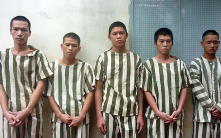 Xóa băng nhóm chuyên trộm bình ắc-quy