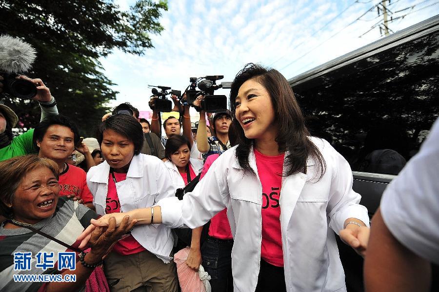 Thủ tướng Thái Lan Yingluck Shinawatra kêu gọi người dân thủ đô kiên nhẫn trước giặc nước.