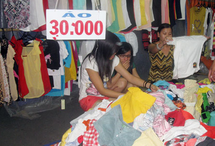 Đi chợ đêm Biên Hùng…