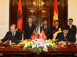 The signing ceremony of Protocol between the two sides