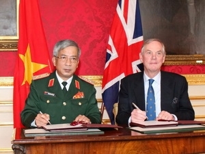 VN, UK sign MoU on defence cooperation