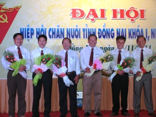 Ban chấp hành khoá I (nhiệm kỳ 2011 - 2014) ra mắt đại hội.