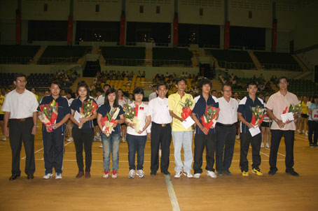 LĐCL tỉnh trao thưởng cho các HLV, VĐV có thành tích xuất sắc