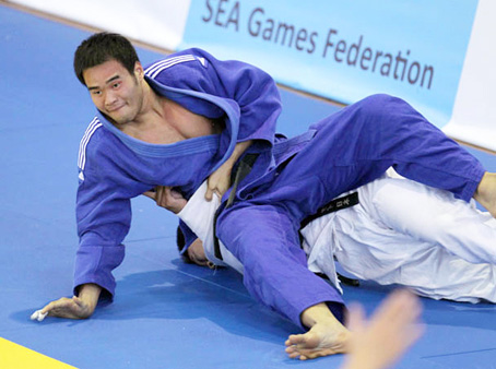 Đặng Hào trở thành VĐV Judo đầu tiên của Việt Nam đăng quang ở hạng cân nặng dưới 100kg.  Ảnh: T.L