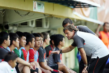 Nhiều khả năng ông thầy người Đức sẽ tiếp tục tại vị, bất chấp việc U23 VN đã thất bại với mục tiêu vào tới trận chung kết SEA Games 26. Ảnh: T.L