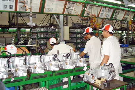 Lắp ráp xe máy tại Công ty VMEP - SYM.