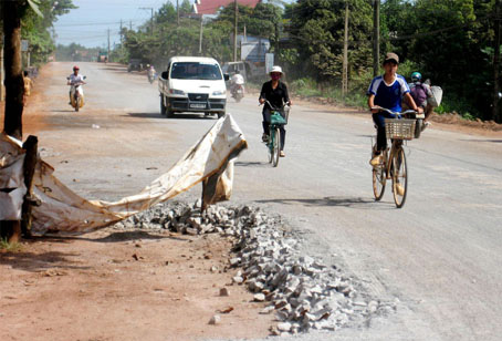 Tại những điểm người dân không cho thi công gây nguy hiểm cho người đi đường.