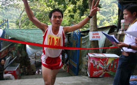 VĐV Phan Hoàng Duy về hạng nhất nam hệ phong trào.                        Ảnh: H.ANH