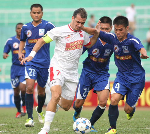 Sài Gòn FC chiến thắng nhọc nhằn trong thế trận giằng co 3-2 trước Khatoco Khánh Hòa.  Ảnh: T.L