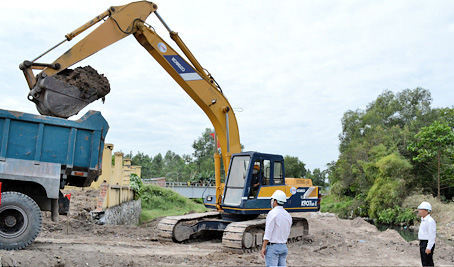 Công trình nạo vét suối Săn Máu đã được triển khai.             Ảnh: V.N