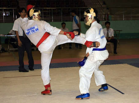 Thi đấu nội dung kumite môn karatedo.