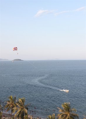 Parachute-pulled canoe adventure in Nha Trang Bay in the afternoon