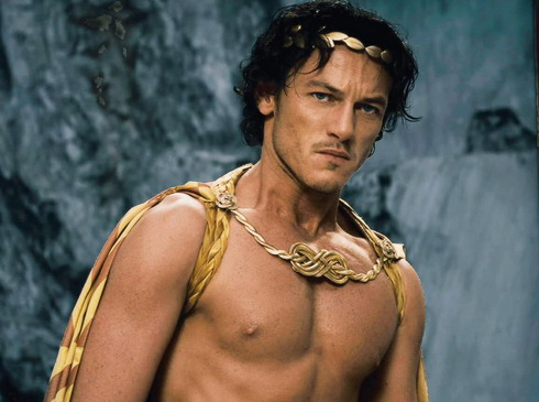 Các vị thần được trẻ hóa trong phim. Trong ảnh là nam diễn viên Luke Evans, người vào vai Thần Zeus. Ảnh: Relativity Media.