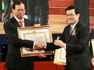 President Truong Tan Sang presents the Ho Chi Minh award