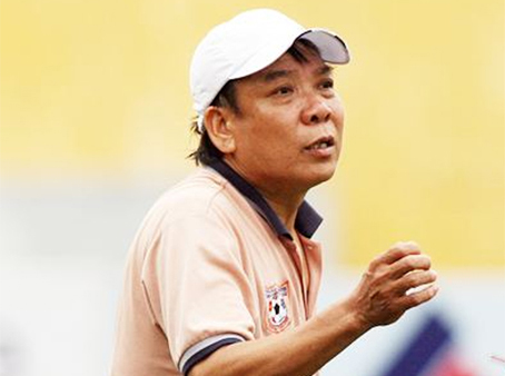 HLV Hoàng Gia chia tay SQC Bình Định. Ảnh: T.L