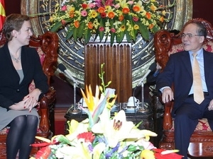 NA Chairman Nguyen Sinh Hung and Lithuanian Ambassador Lina Antanaviciene