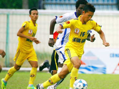 Chiều nay 25-2, vòng 7 giải hạng Nhất quốc gia: Thử lửa “hiện tượng”