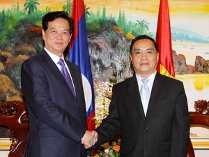 Prime Minister Nguyen Tan Dung and his Lao counterpart Thongsing Thammavong