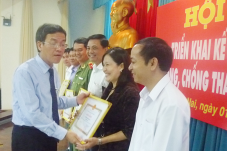 Phòng chống tham nhũng, phải thẳng thắn nhìn thẳng vào sự thật