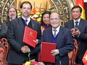 Vietnam, Chile legislatures sign cooperation pact
